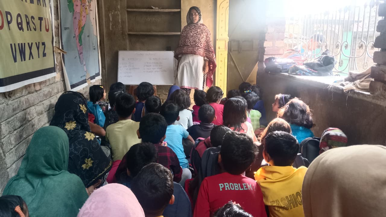 Seguimiento educativo y sensibilización sobre salud en India.